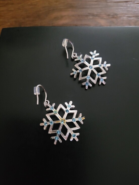 Source Unknown Jewelry - Sterling Stamped Winter Snowflake Earrings, Silver & Icy Blue